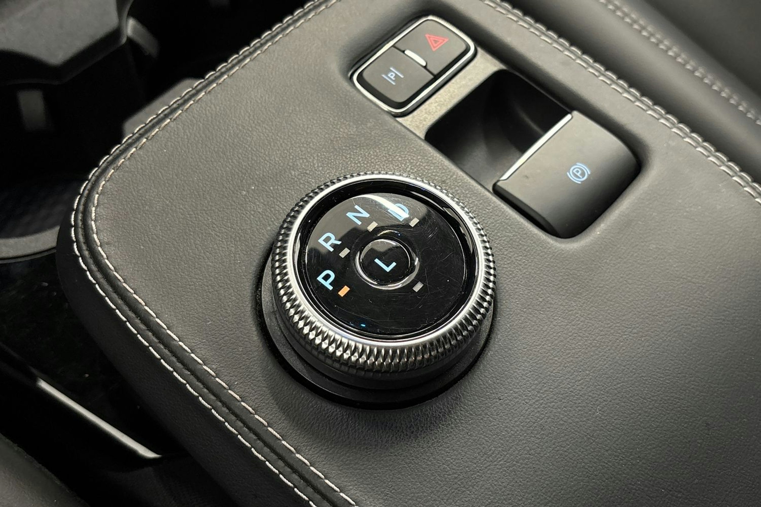 punainen Ford Mustang Mach-E 2022 kuva 23.