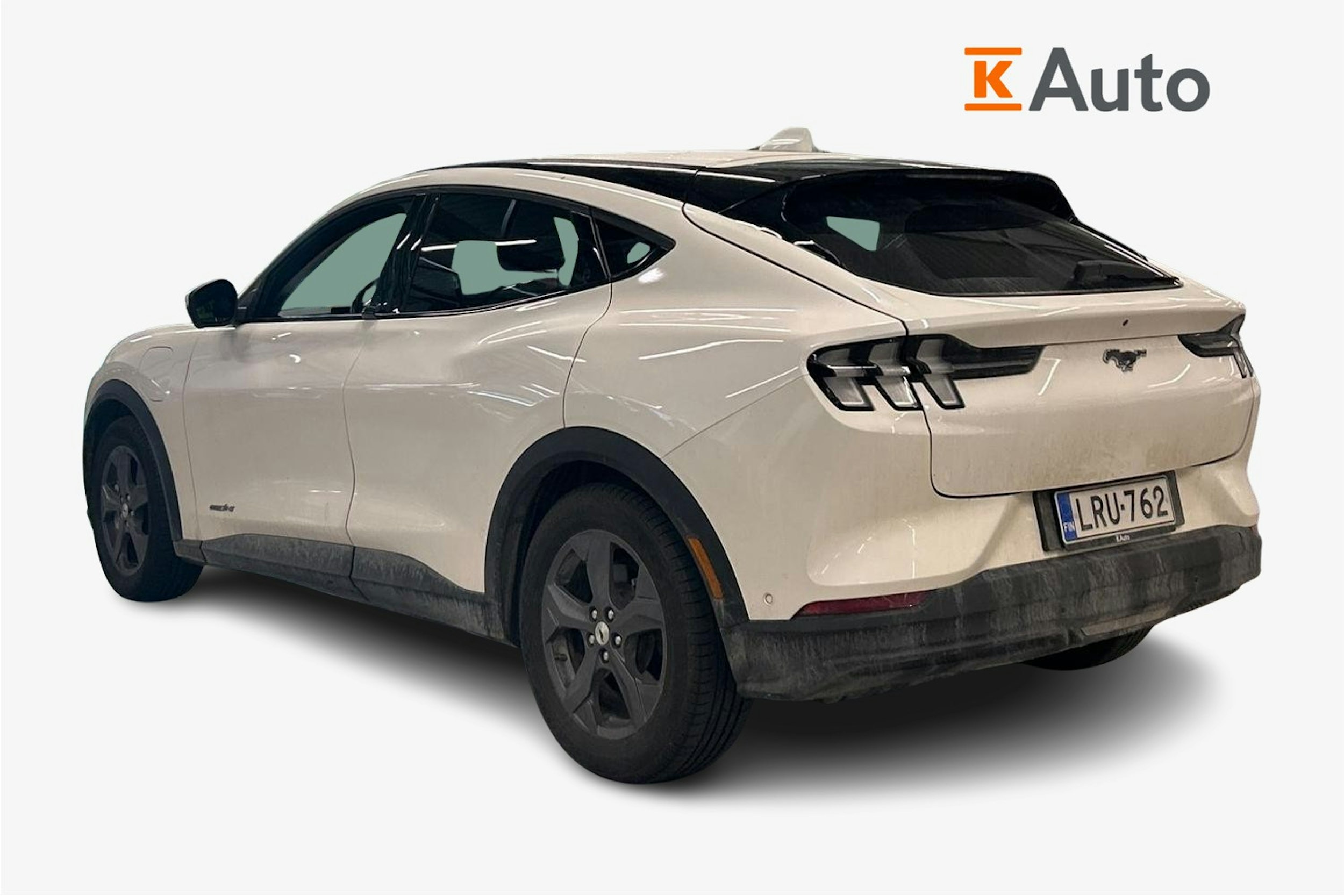 valkoinen Ford Mustang Mach-E 2022 kuva 2.