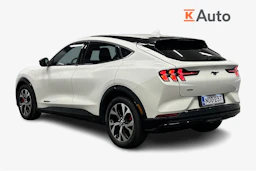 valkoinen Ford Mustang Mach-E 2022 kuva 2.