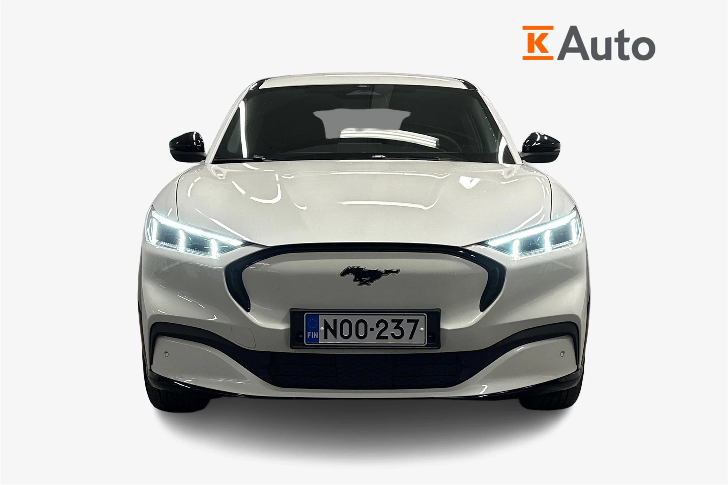 valkoinen Ford Mustang Mach-E 2022 kuva 4.