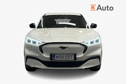 valkoinen Ford Mustang Mach-E 2022 kuva 4.