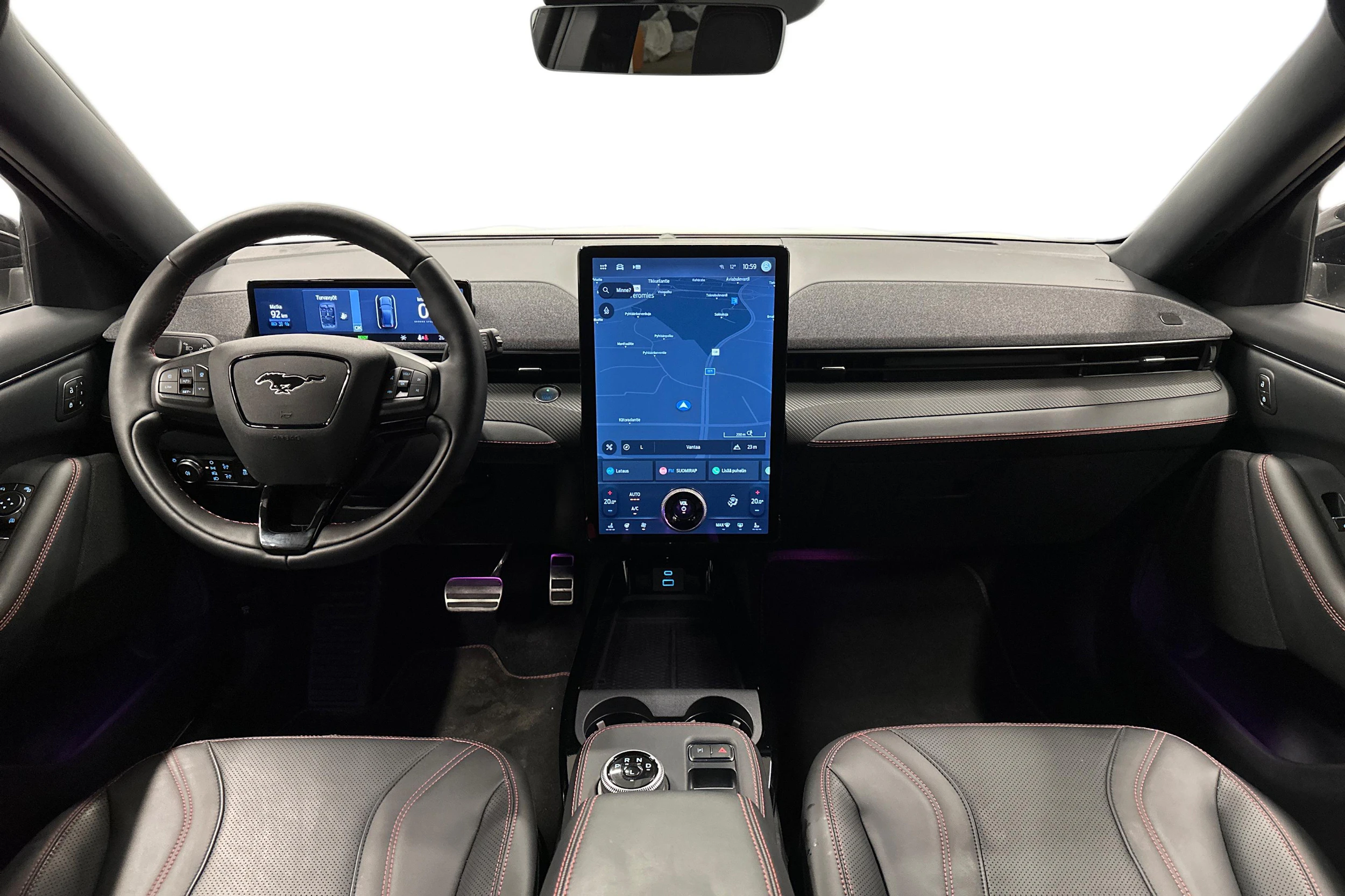 valkoinen Ford Mustang Mach-E 2022 kuva 7.