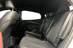 valkoinen Ford Mustang Mach-E 2022 kuva 8.