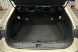 valkoinen Ford Mustang Mach-E 2022 kuva 11.