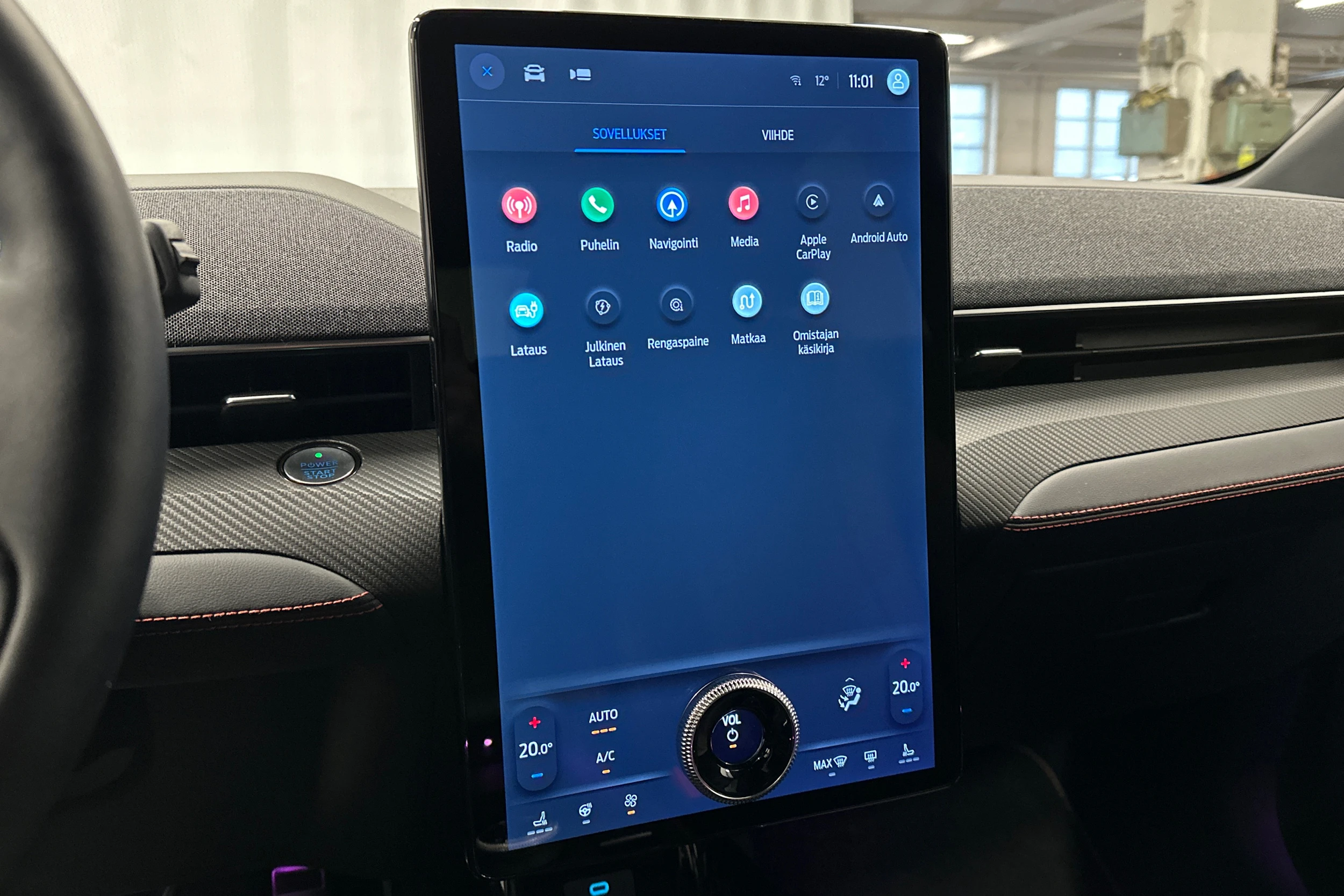 valkoinen Ford Mustang Mach-E 2022 kuva 21.