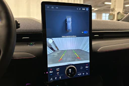 valkoinen Ford Mustang Mach-E 2022 kuva 24.