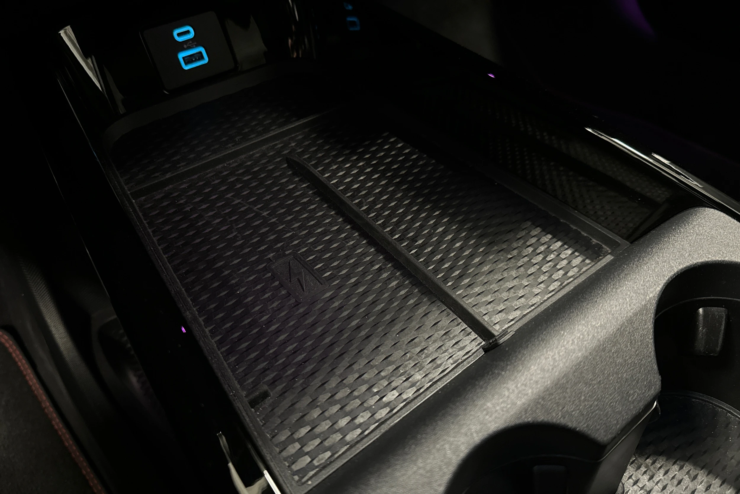 valkoinen Ford Mustang Mach-E 2022 kuva 25.