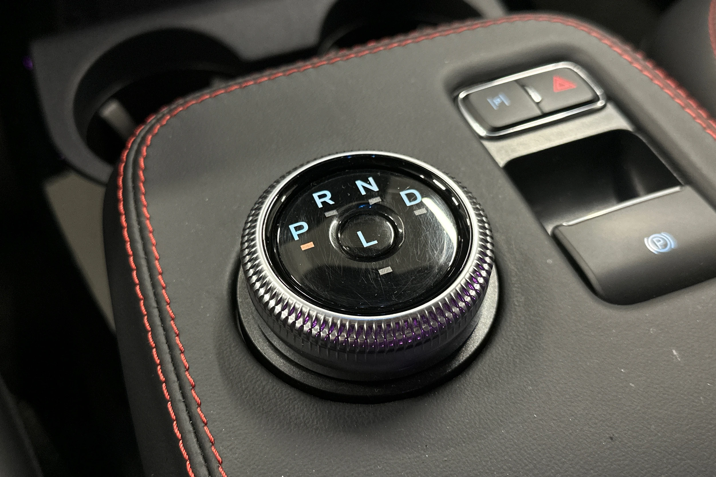 valkoinen Ford Mustang Mach-E 2022 kuva 26.