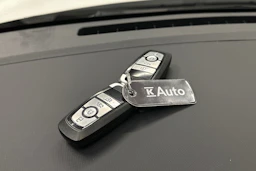 valkoinen Ford Mustang Mach-E 2022 kuva 27.