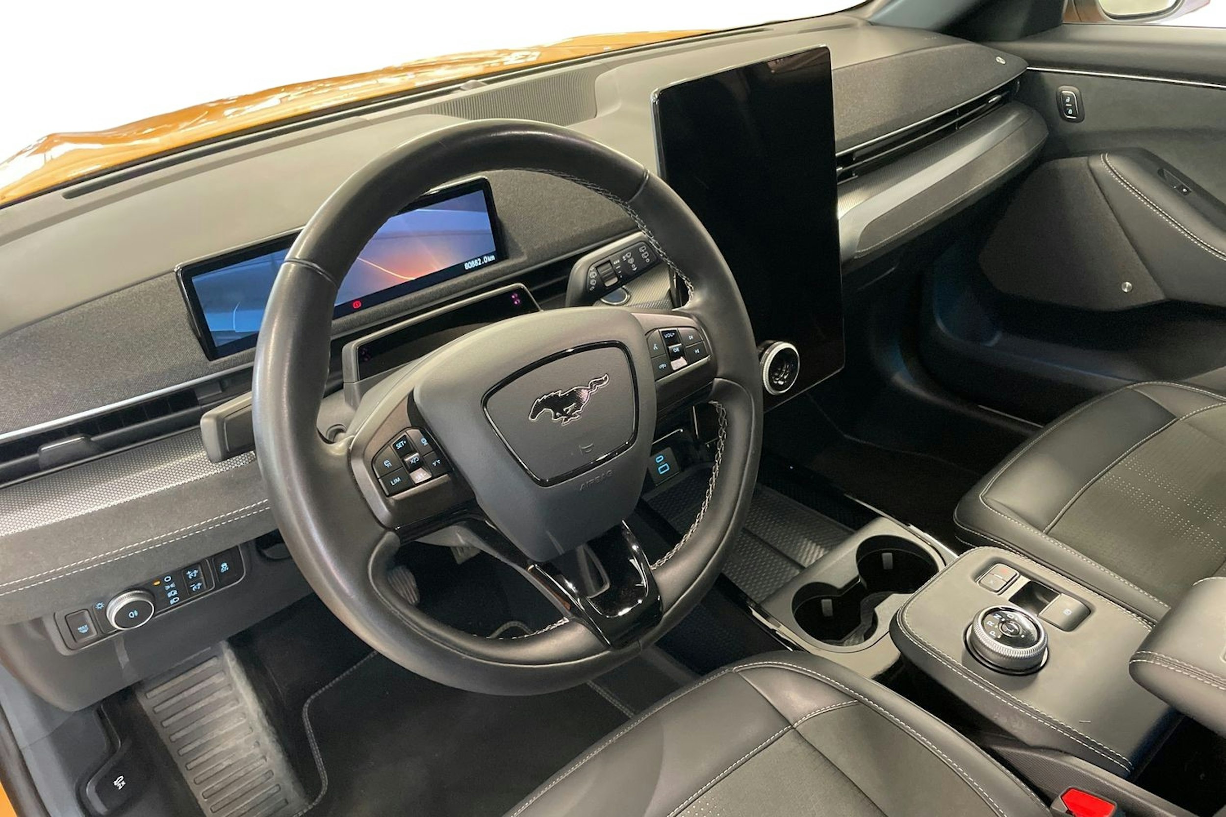 oranssi Ford Mustang Mach-E 2022 kuva 7.