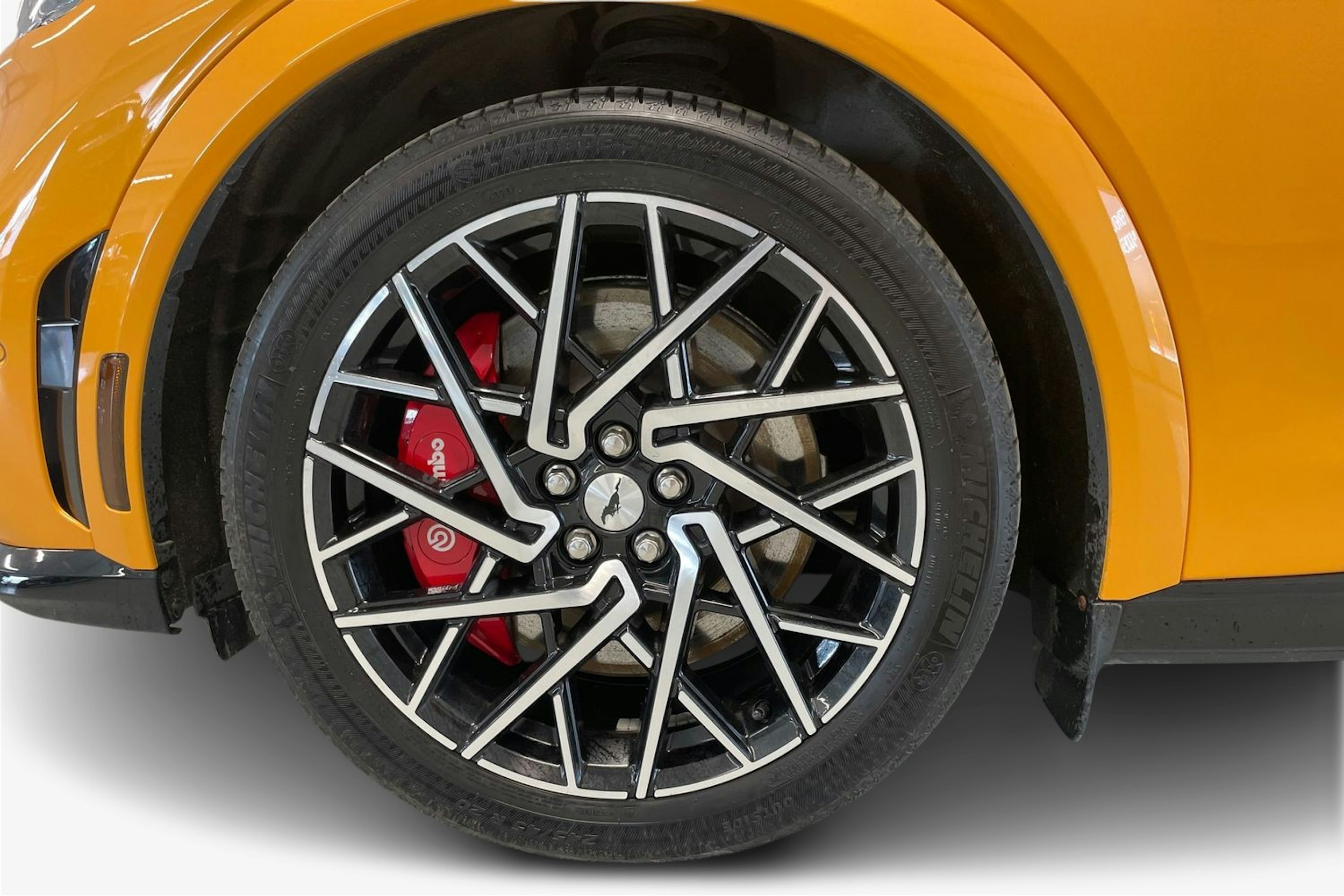 oranssi Ford Mustang Mach-E 2022 kuva 11.