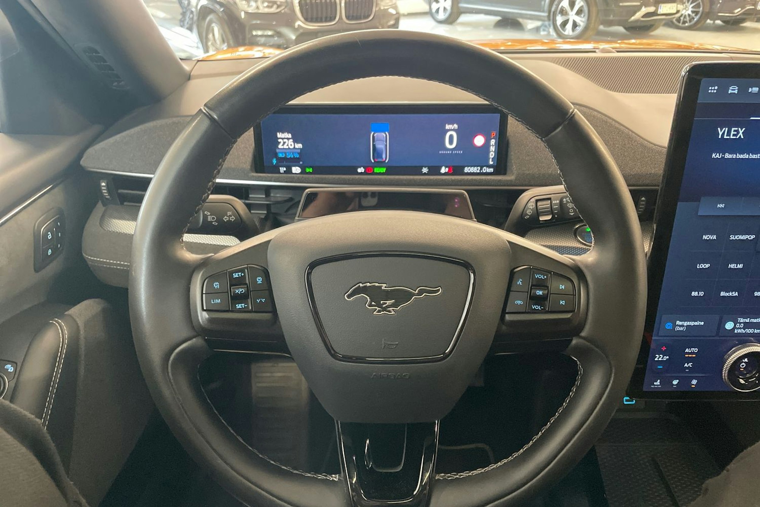 oranssi Ford Mustang Mach-E 2022 kuva 15.