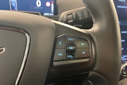 oranssi Ford Mustang Mach-E 2022 kuva 17.