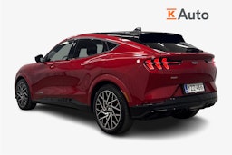 punainen Ford Mustang Mach-E 2022 kuva 2.