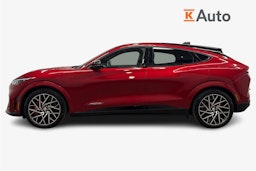 punainen Ford Mustang Mach-E 2022 kuva 5.