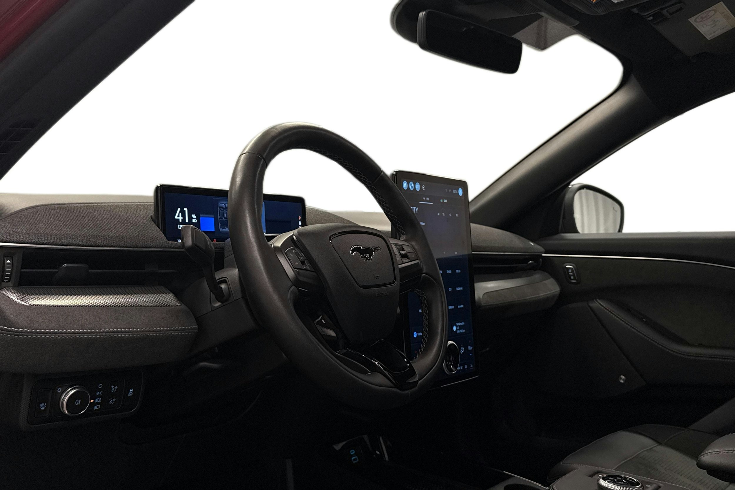 punainen Ford Mustang Mach-E 2022 kuva 6.