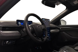 punainen Ford Mustang Mach-E 2022 kuva 6.