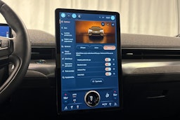 punainen Ford Mustang Mach-E 2022 kuva 15.