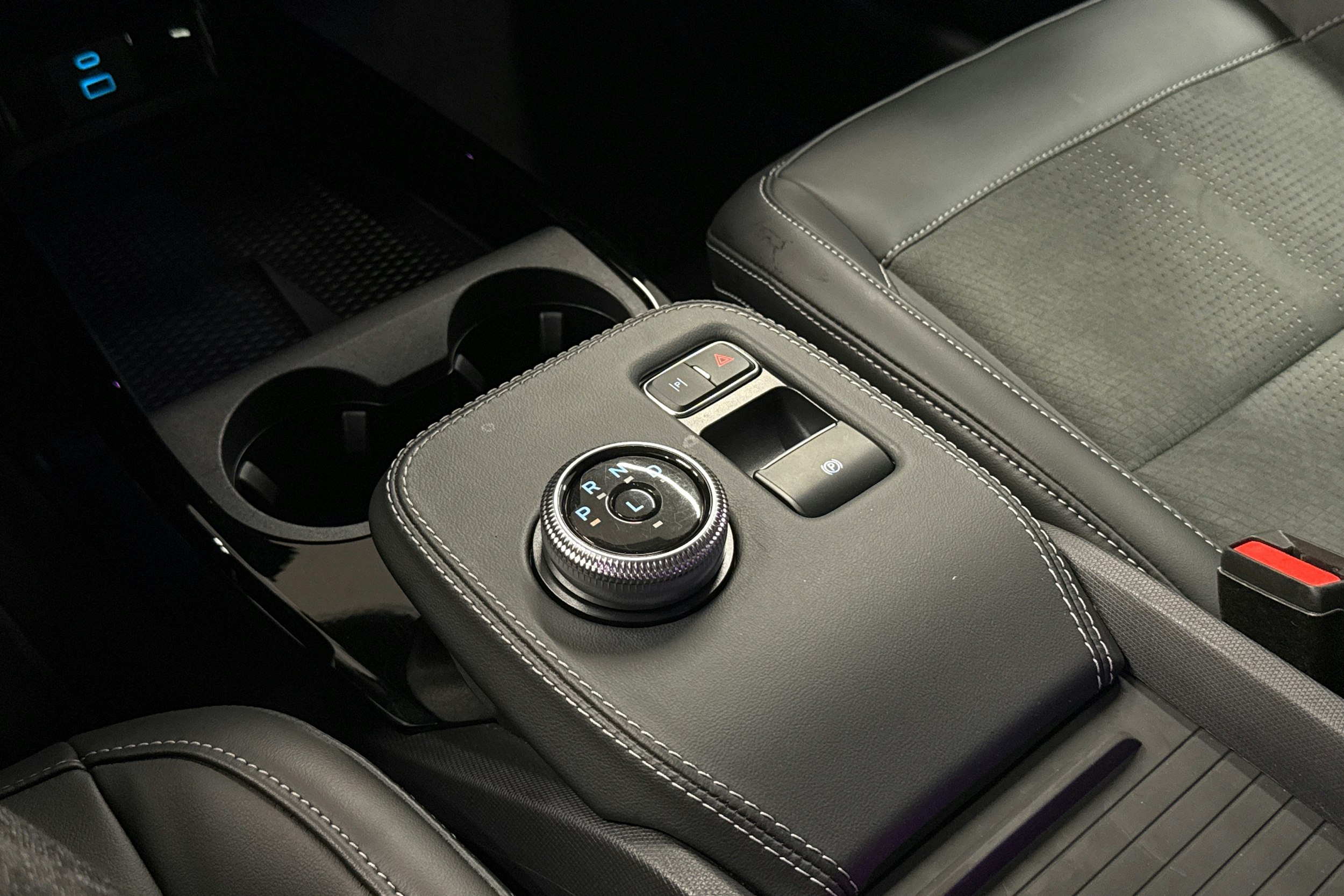 punainen Ford Mustang Mach-E 2022 kuva 21.