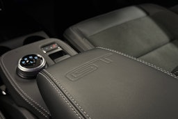 punainen Ford Mustang Mach-E 2022 kuva 22.