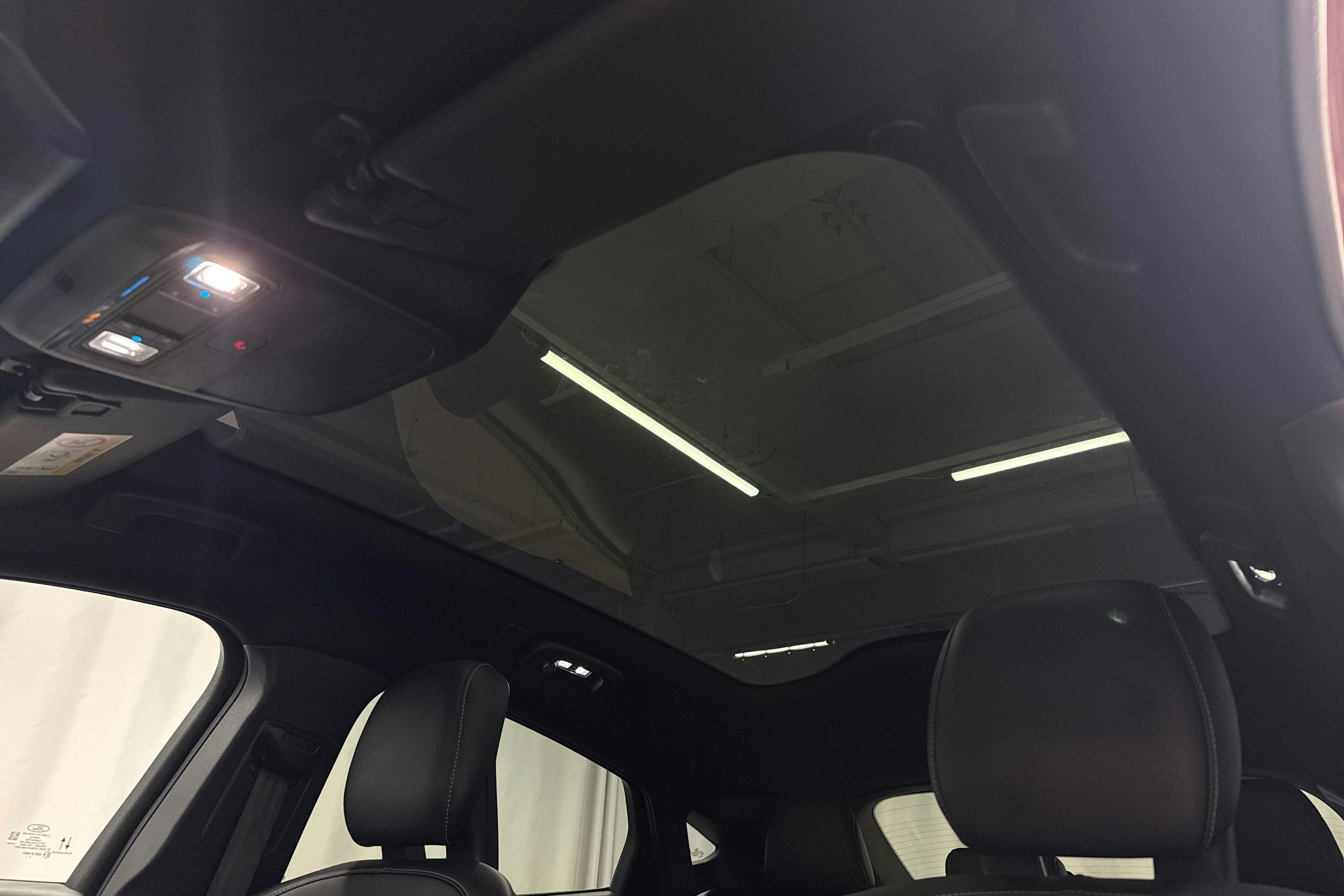 punainen Ford Mustang Mach-E 2022 kuva 27.