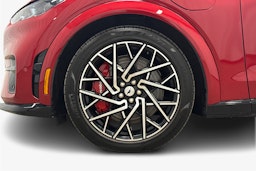 punainen Ford Mustang Mach-E 2022 kuva 29.