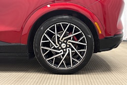 punainen Ford Mustang Mach-E 2022 kuva 30.