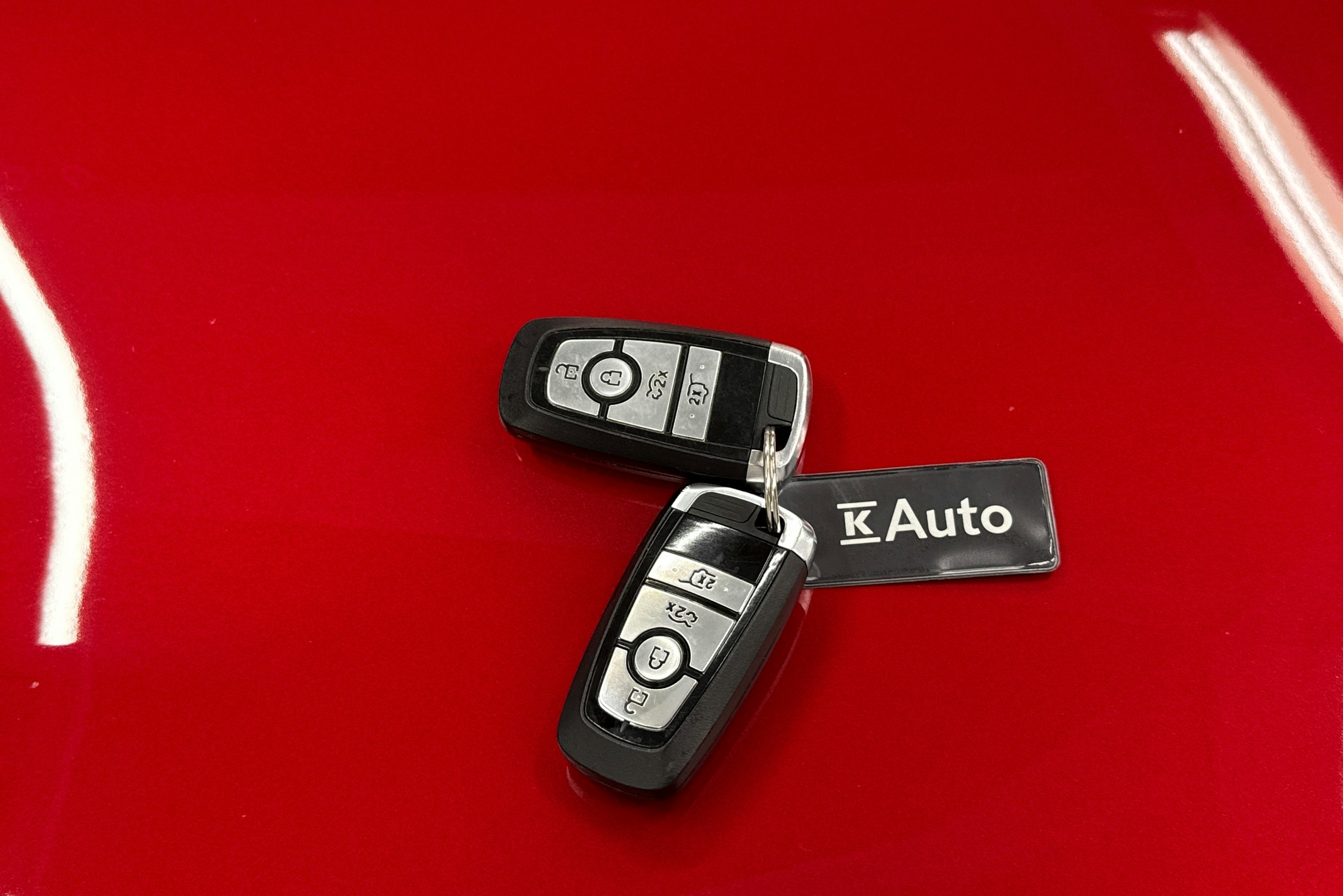 punainen Ford Mustang Mach-E 2022 kuva 31.
