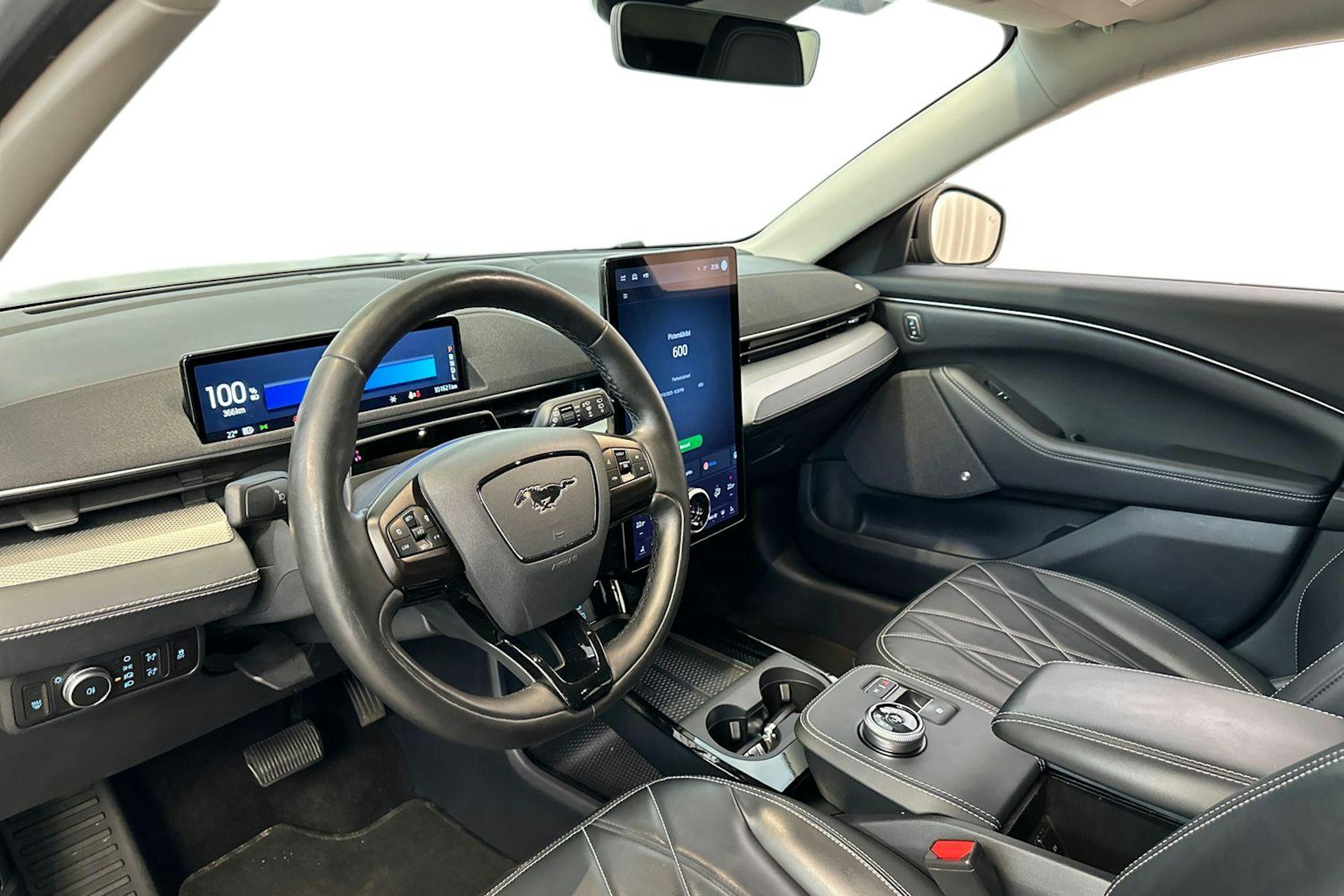 musta Ford Mustang Mach-E 2022 kuva 6.