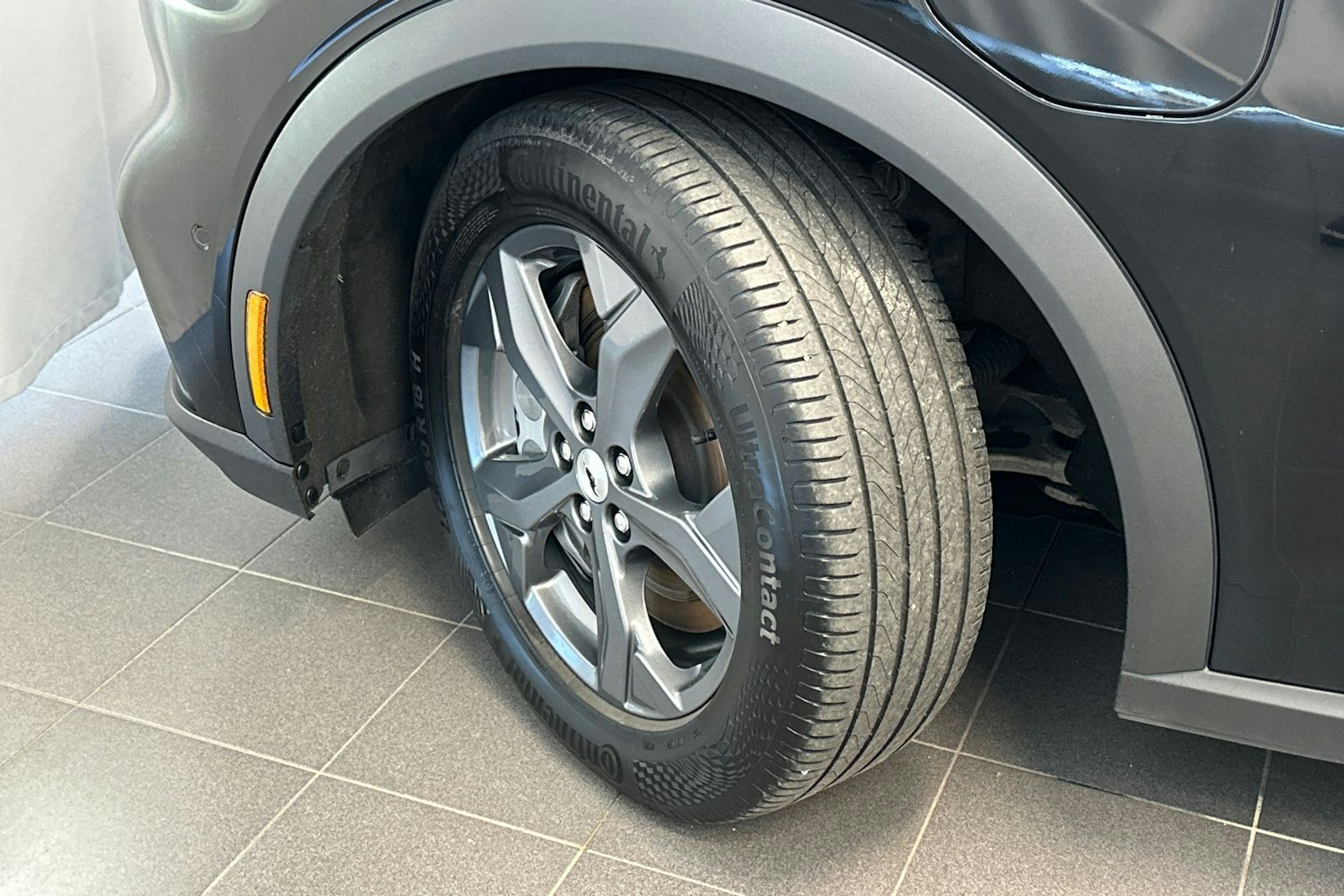 musta Ford Mustang Mach-E 2022 kuva 10.