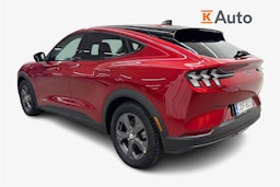 Punainen Ford Mustang Mach-E 2025 kuva 2.