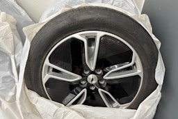 Punainen Ford Mustang Mach-E 2025 kuva 13.