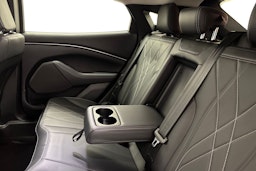 Punainen Ford Mustang Mach-E 2025 kuva 15.