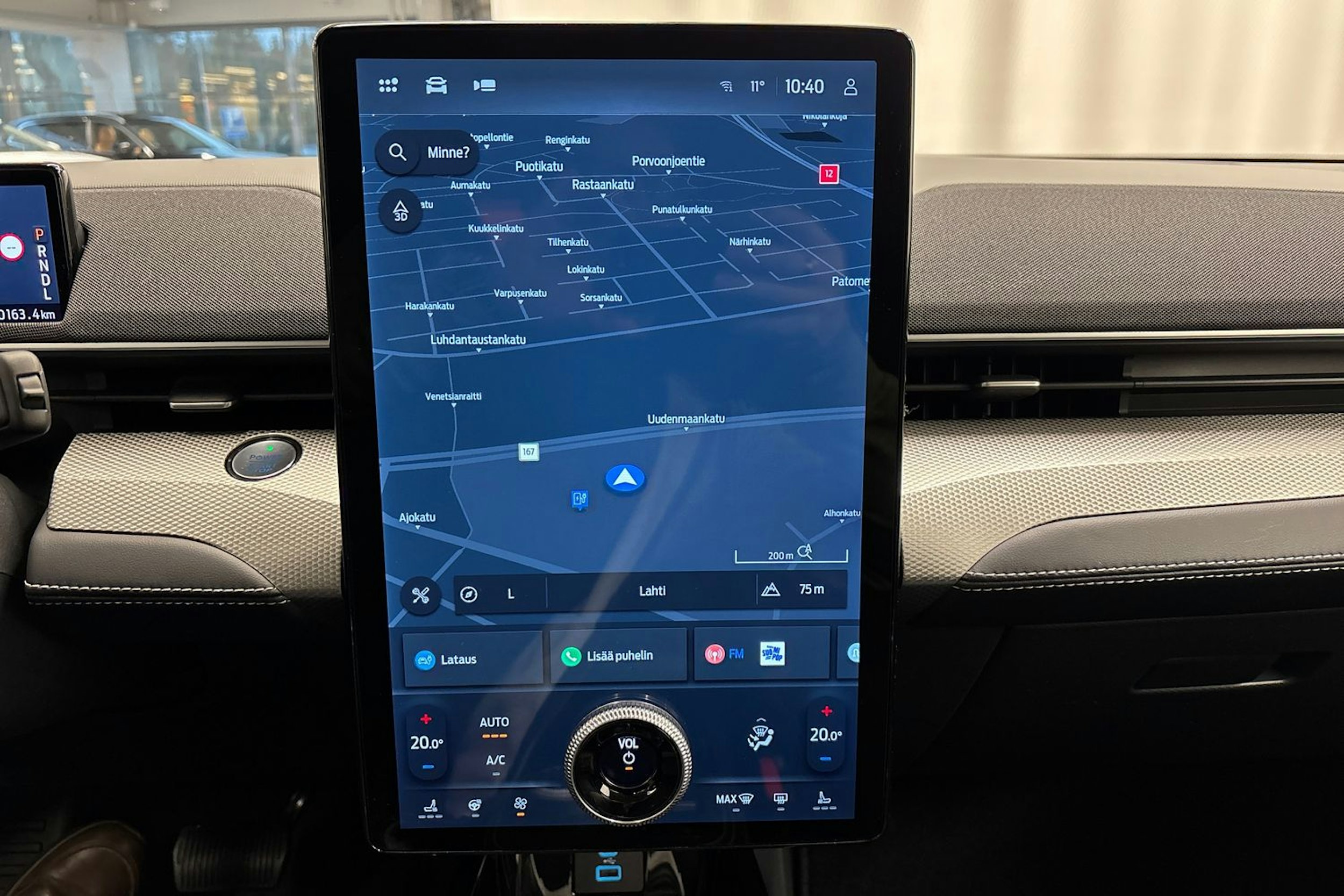 Punainen Ford Mustang Mach-E 2025 kuva 17.