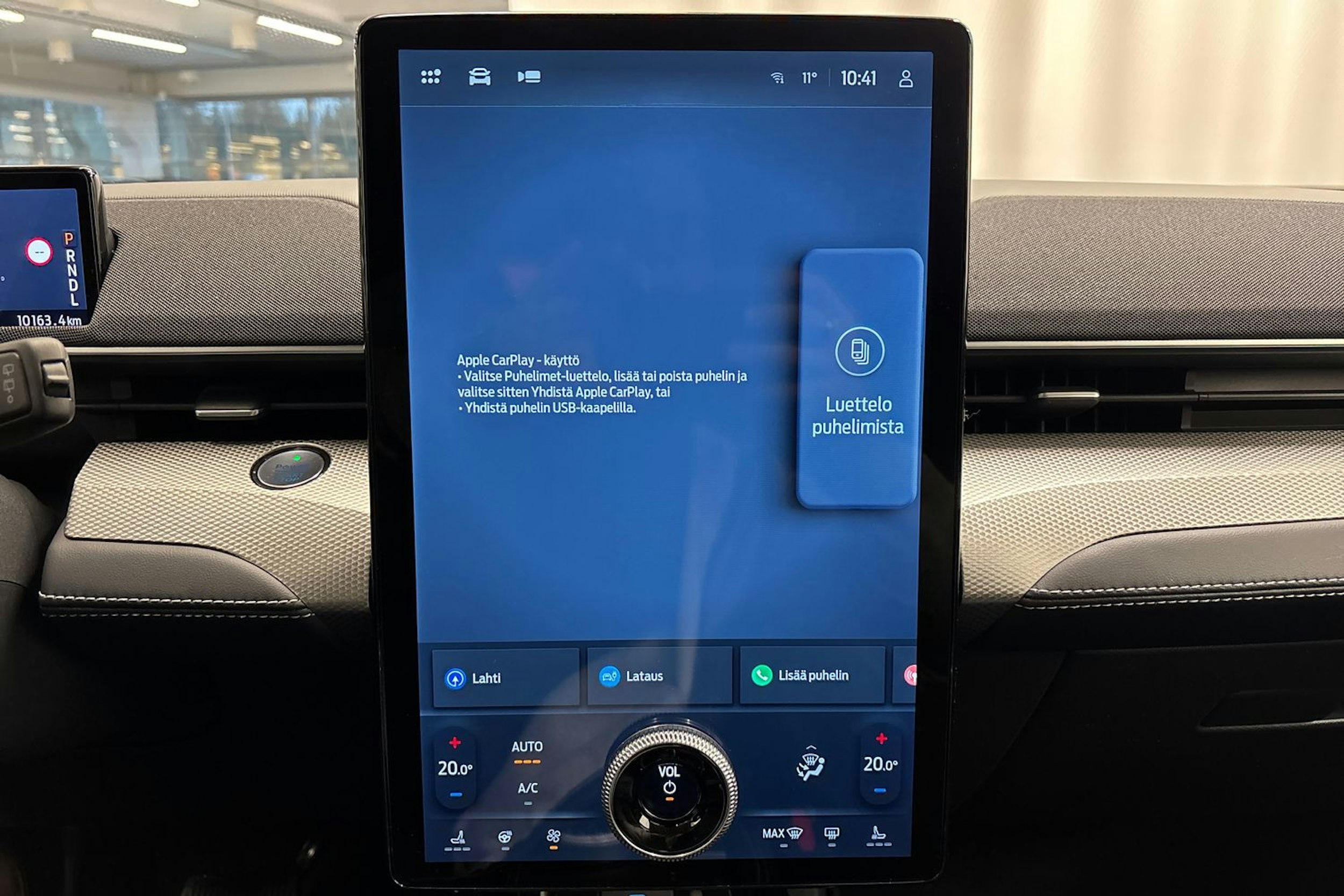 Punainen Ford Mustang Mach-E 2025 kuva 20.