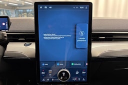 Punainen Ford Mustang Mach-E 2025 kuva 20.