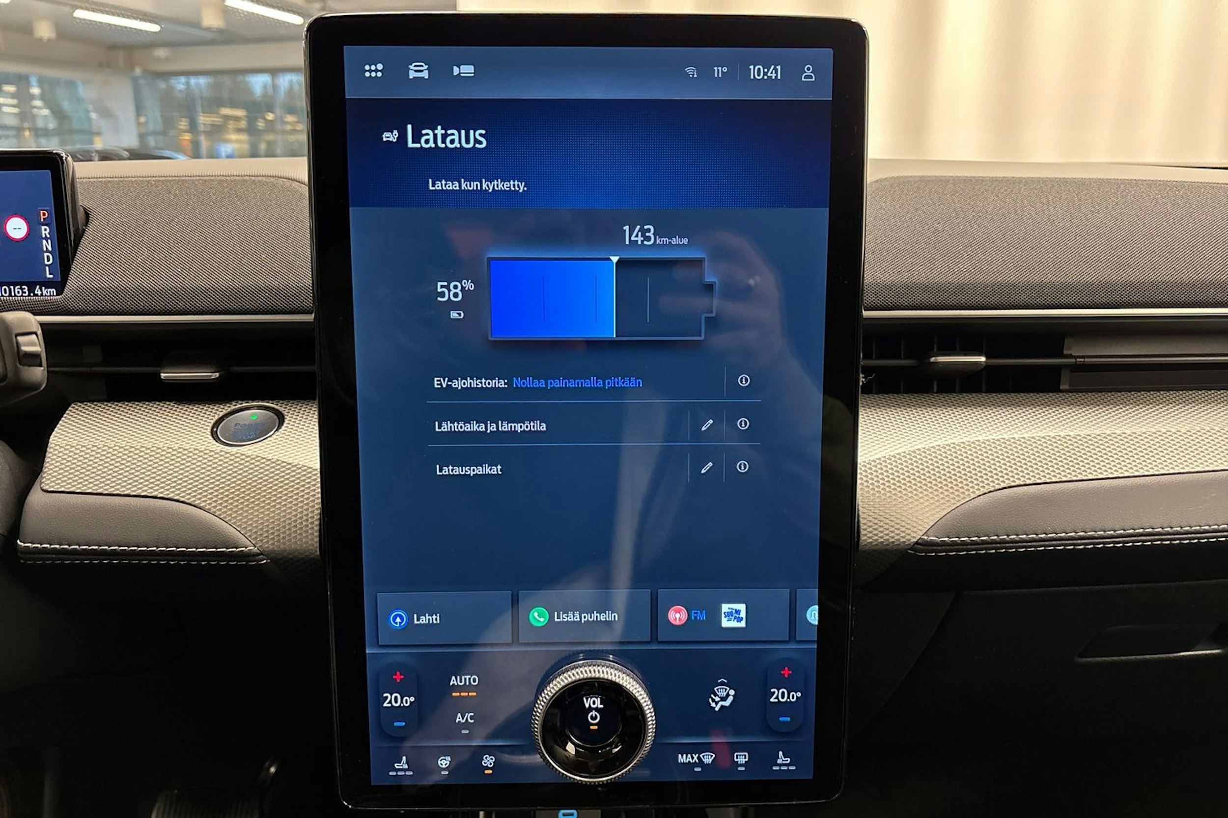 Punainen Ford Mustang Mach-E 2025 kuva 21.