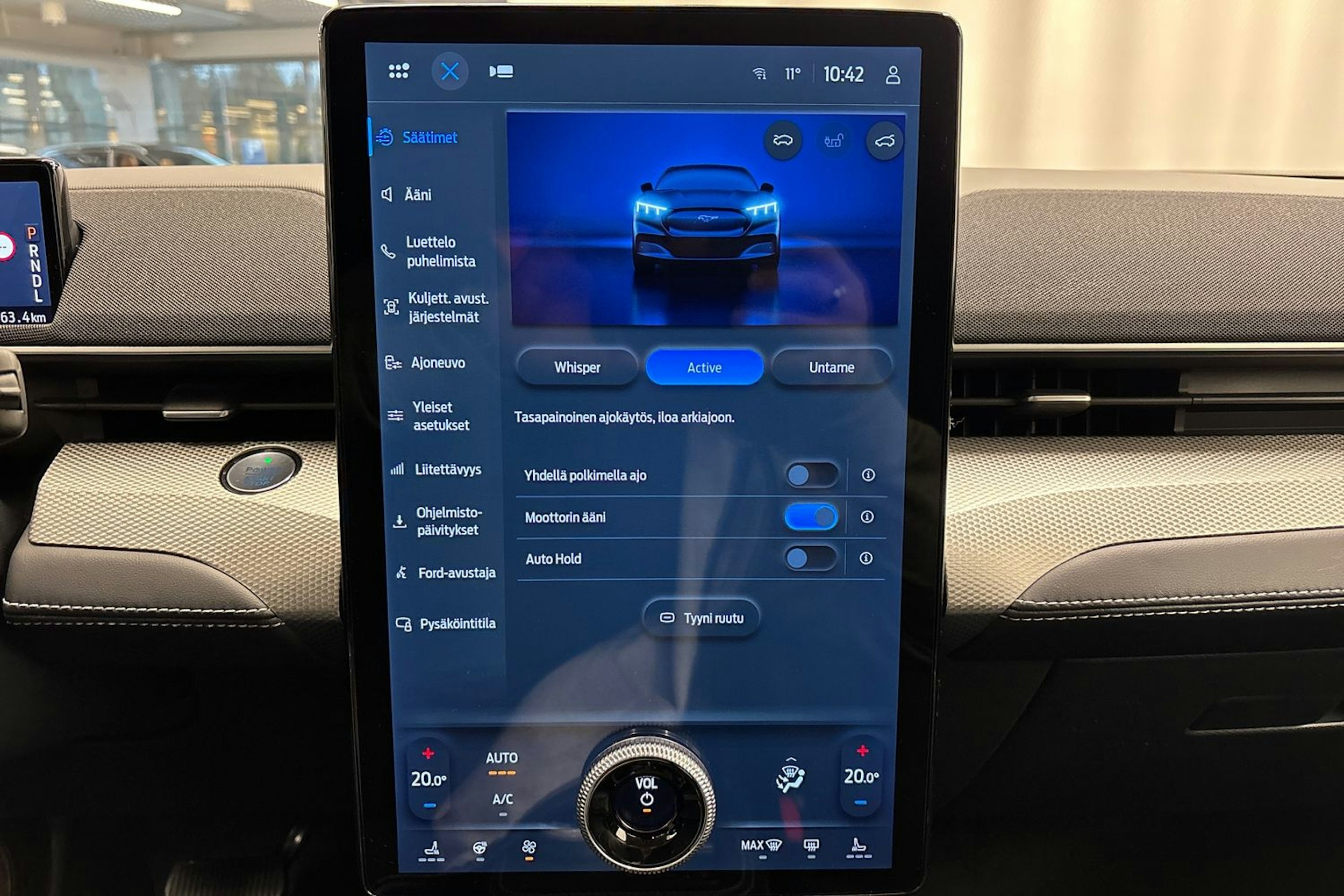 Punainen Ford Mustang Mach-E 2025 kuva 22.