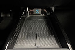 Punainen Ford Mustang Mach-E 2025 kuva 23.