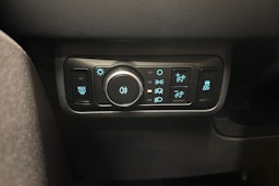 Punainen Ford Mustang Mach-E 2025 kuva 26.