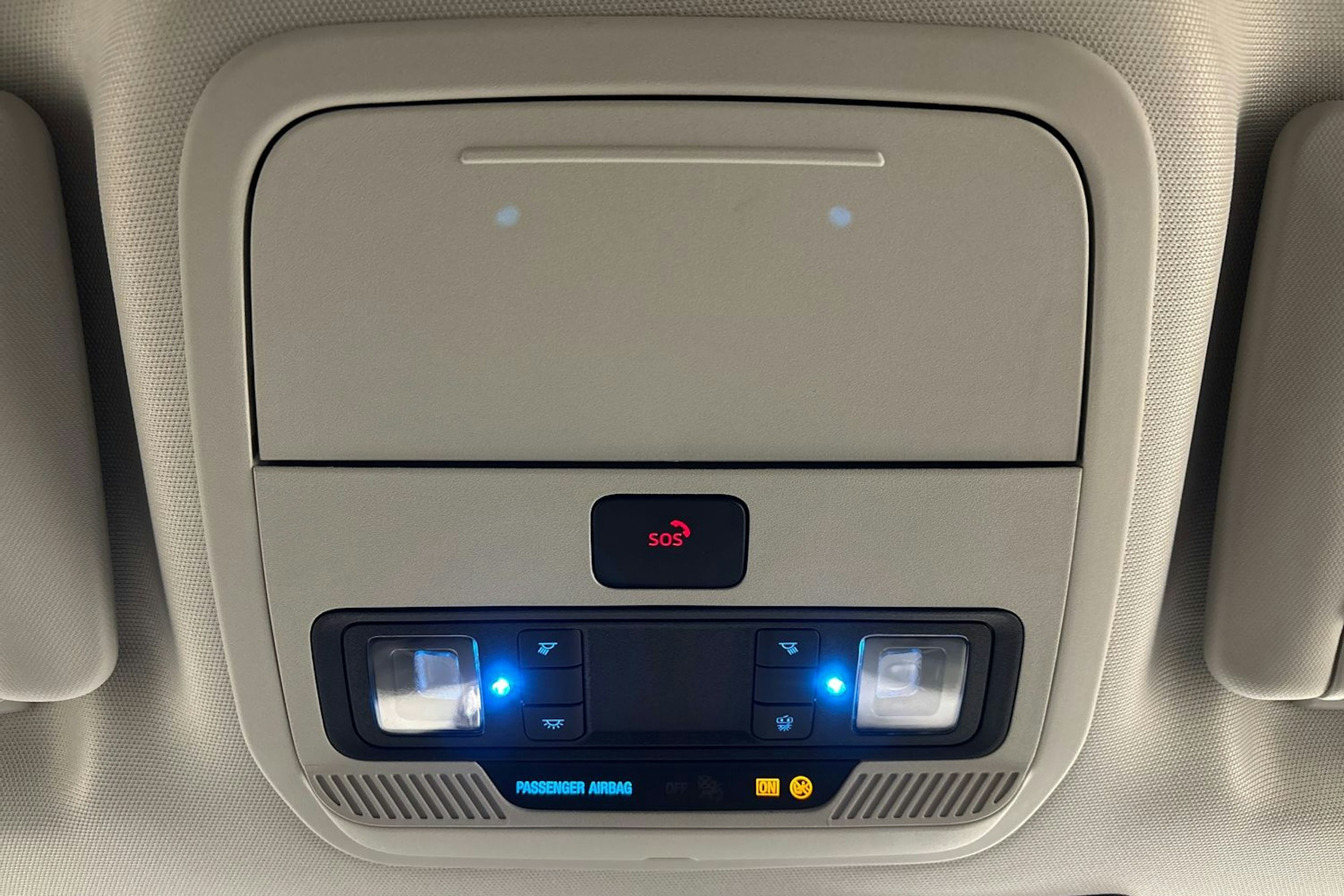 Punainen Ford Mustang Mach-E 2025 kuva 28.