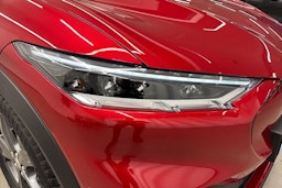 Punainen Ford Mustang Mach-E 2025 kuva 30.