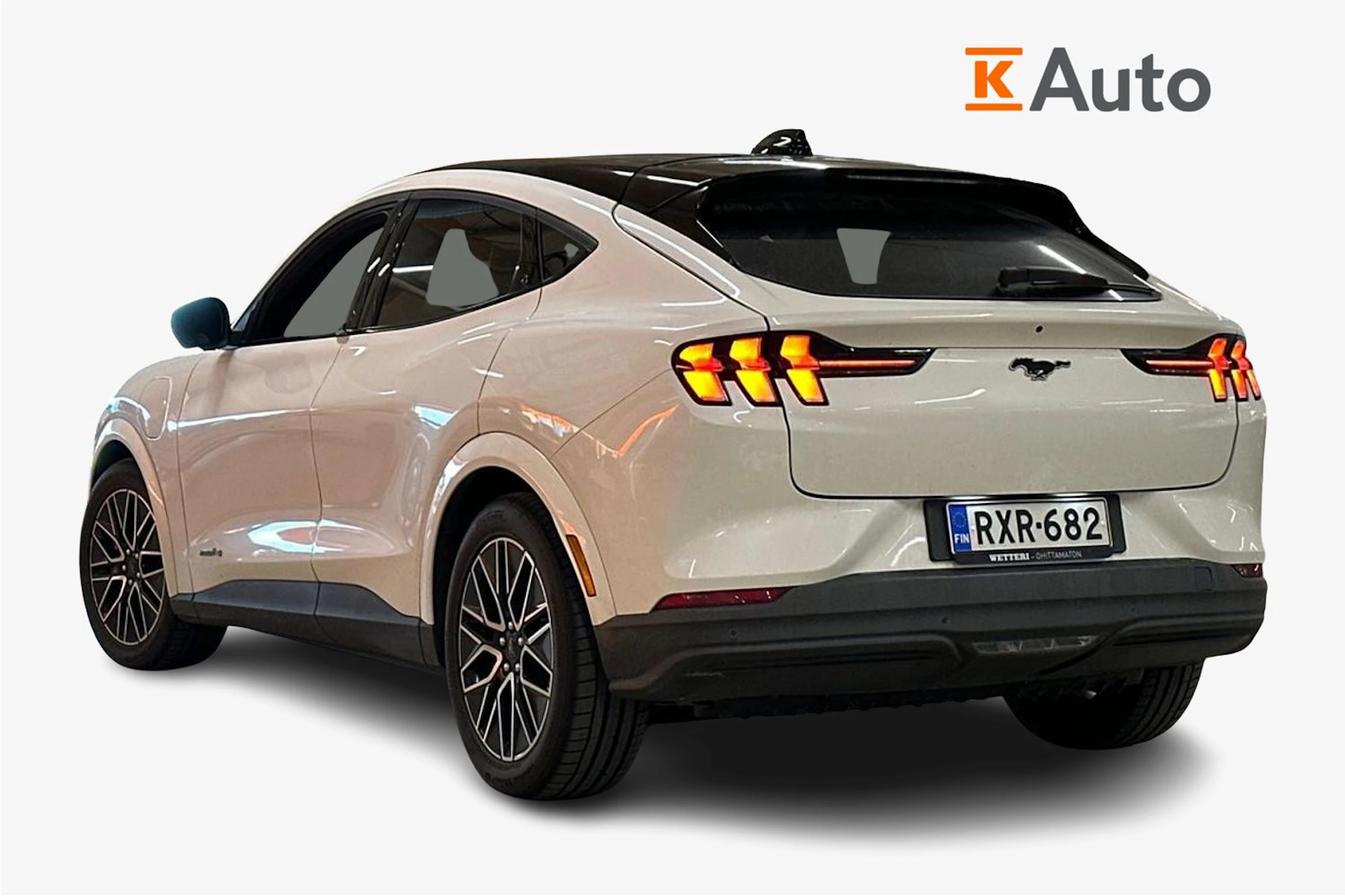 valkoinen Ford Mustang Mach-E 2026 kuva 2.
