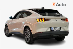 valkoinen Ford Mustang Mach-E 2026 kuva 2.
