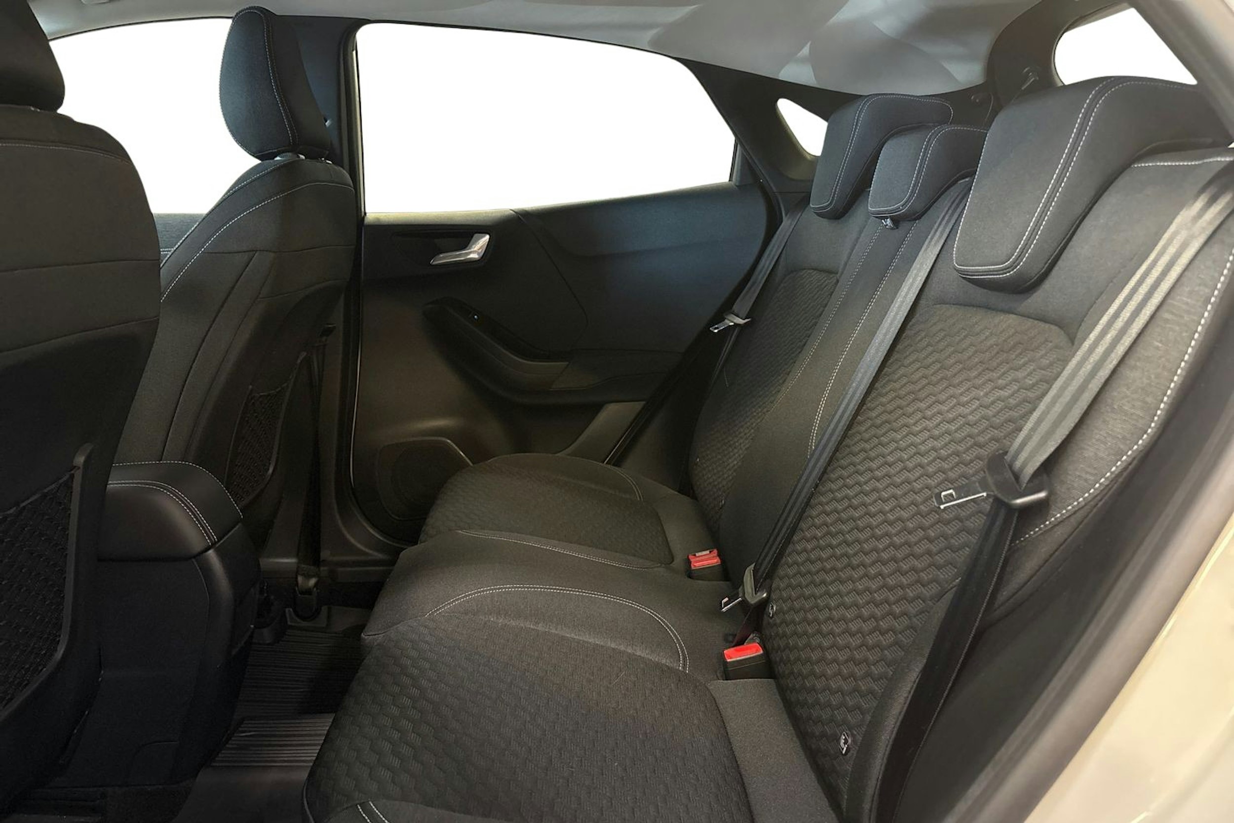 Valkoinen Ford Puma 2020 kuva 10.