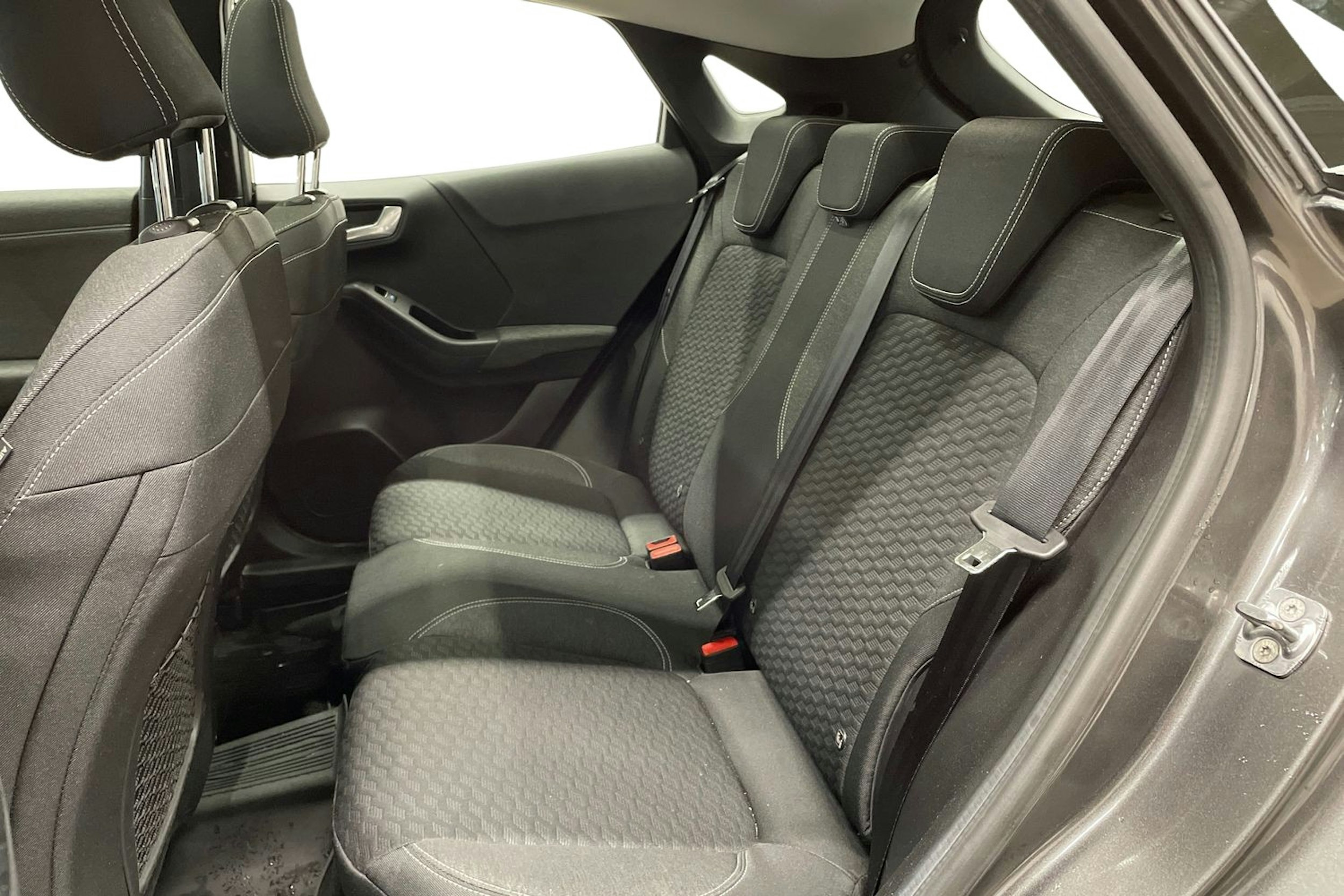 Harmaa Ford Puma 2020 kuva 8.