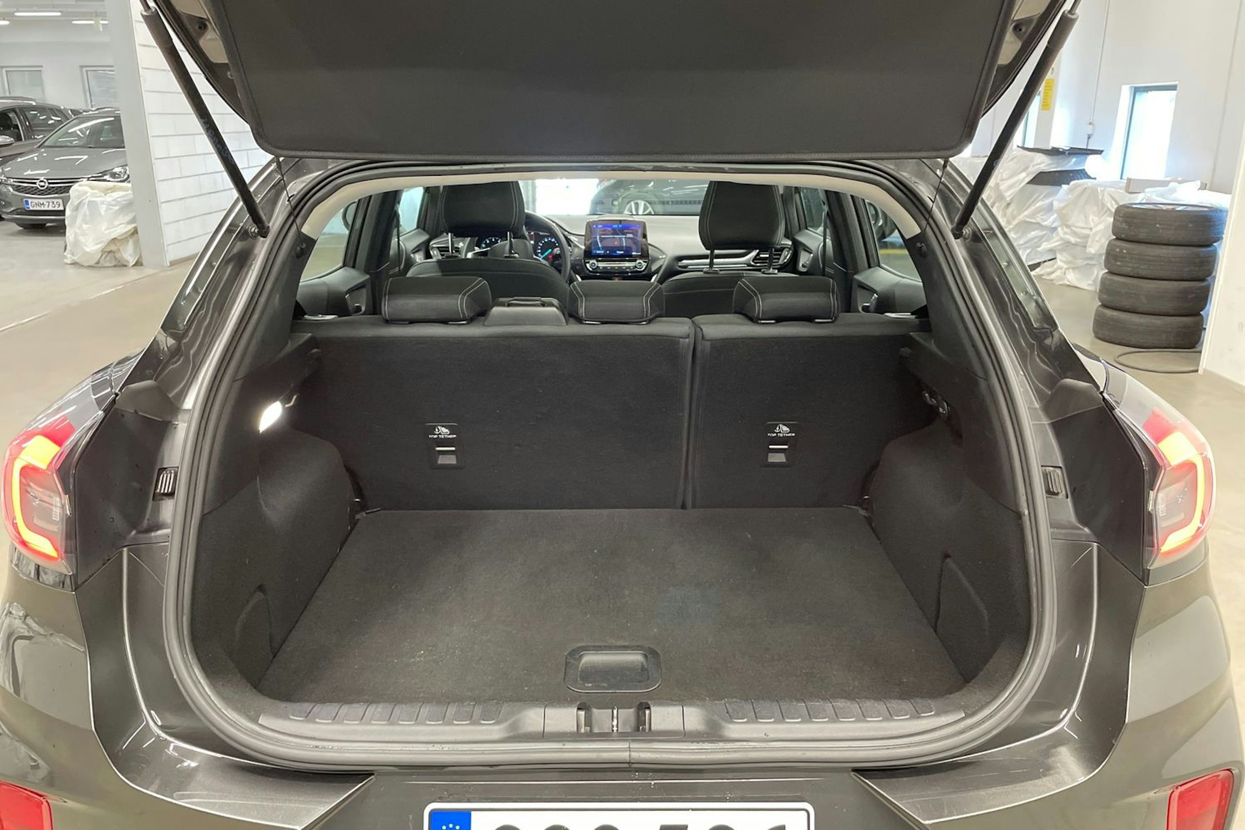 Harmaa Ford Puma 2020 kuva 12.