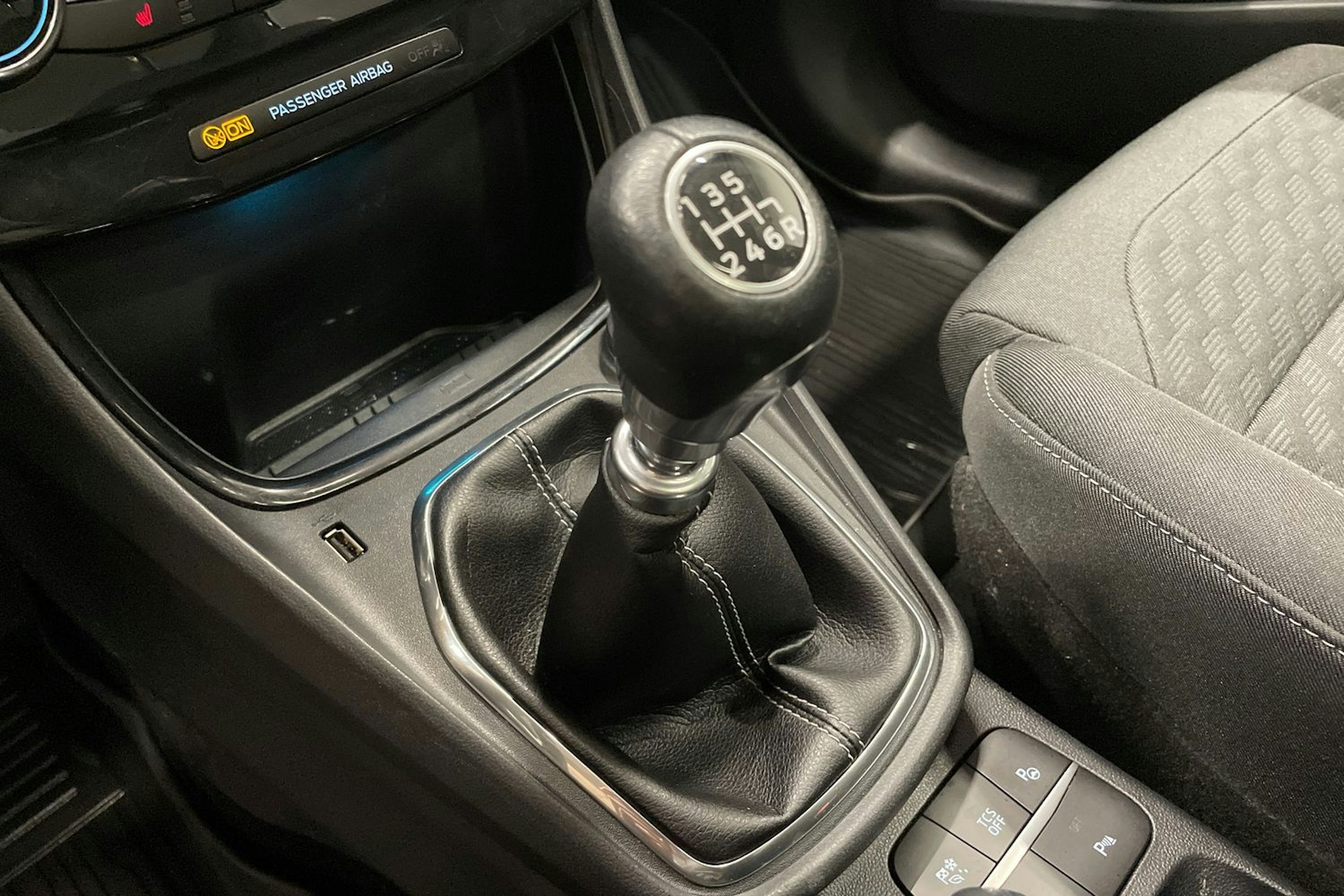 Harmaa Ford Puma 2020 kuva 24.