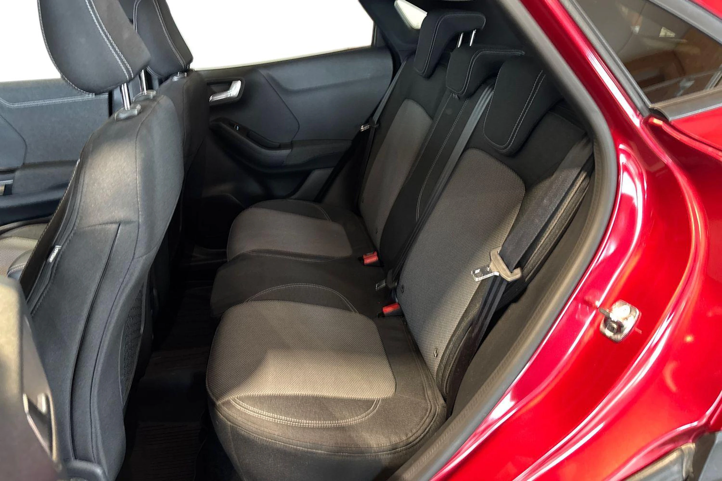 Punainen Ford Puma 2020 kuva 11.