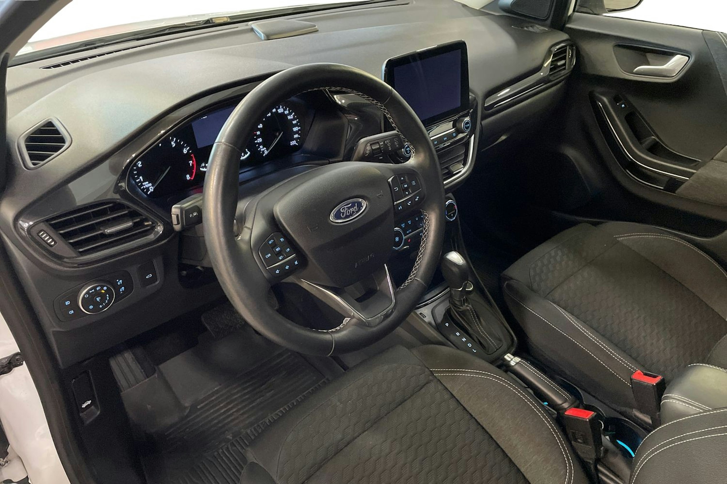 valkoinen Ford Puma 2020 kuva 7.